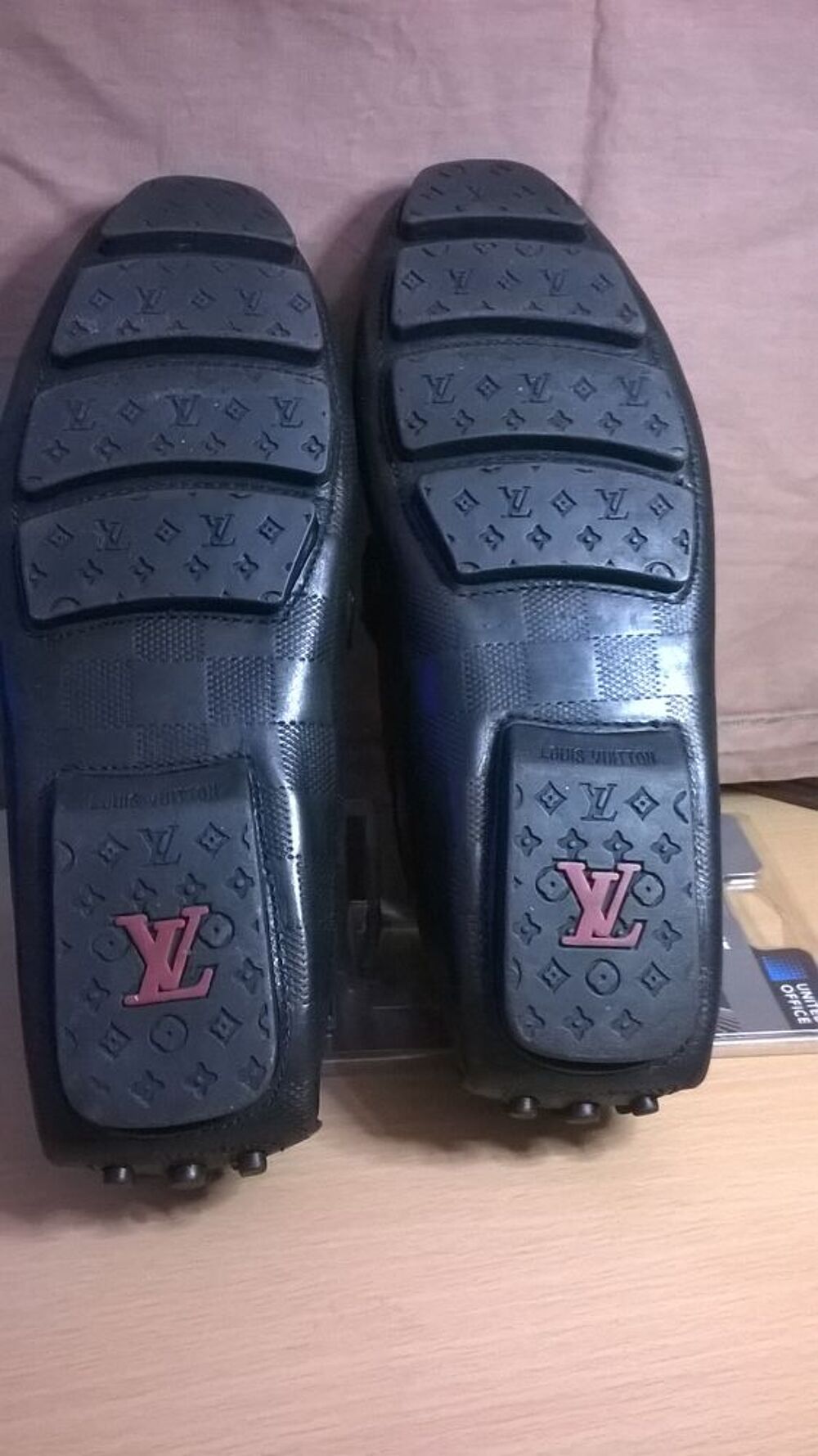 mocassins Vuitton en cuir noir vintage. Chaussures