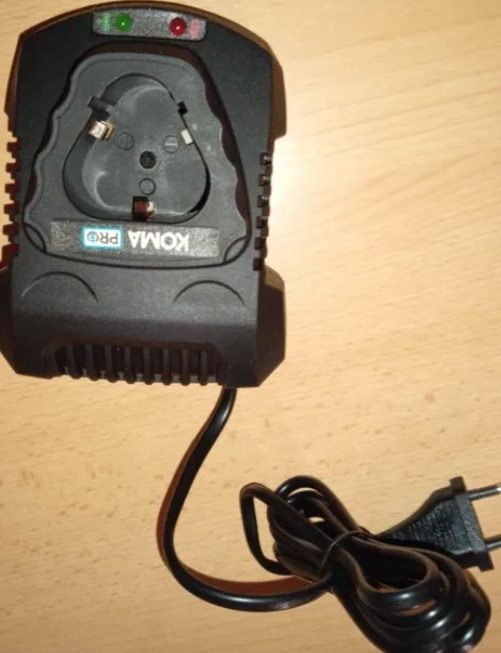 Chargeur de Batterie 12V Li-Ion Koma Tools Pro - Comme Neuf
Bricolage