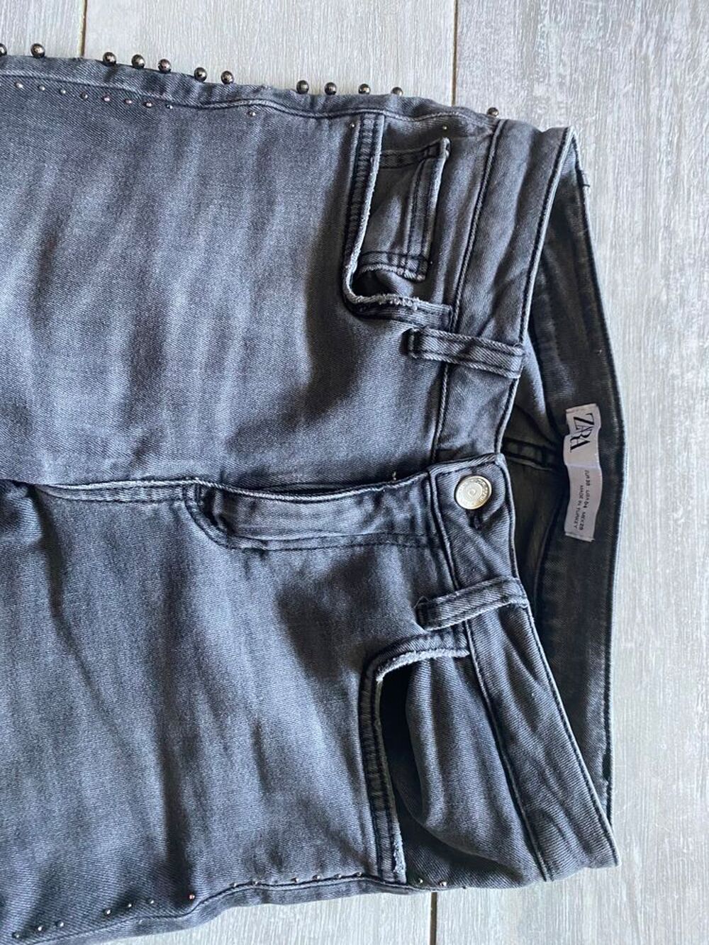 jean d&eacute;lav&eacute; noir Zara t 38 Vêtements