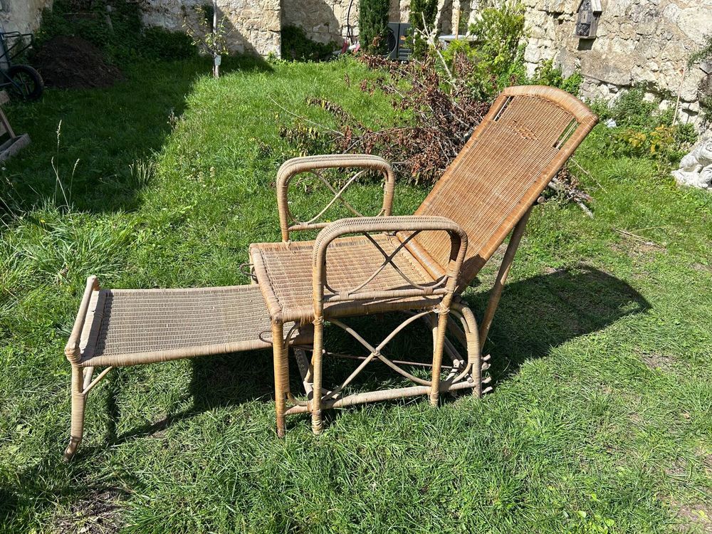 beau fauteuil, avec repose pieds ,en rotin Meubles
