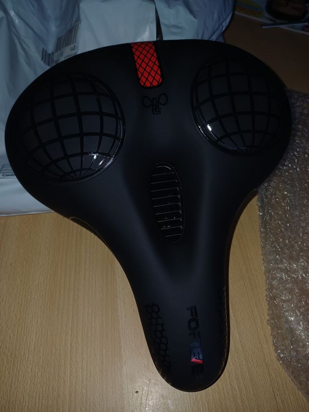 2 selles nuage neuves encore emball&eacute;es Sports