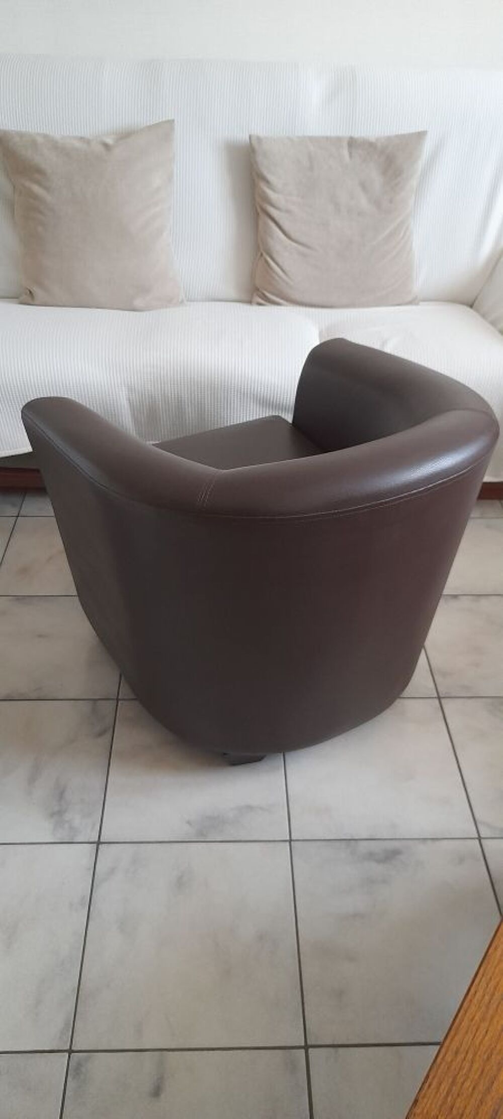 Fauteuil cabriolet couleur weng&eacute; de Maison du Monde Meubles