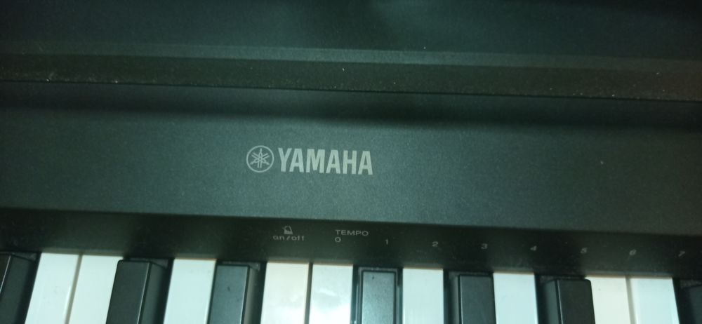 Piano Yamaha P45 noir + encadrement + tr&eacute;pied + p&eacute;dale. Instruments de musique
