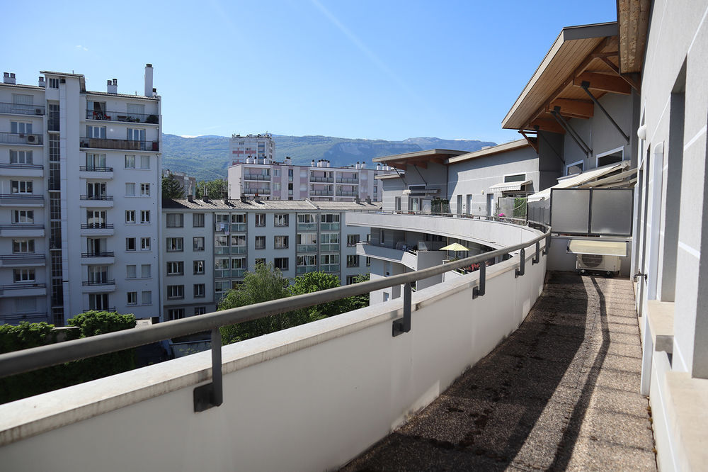 Vente Appartement GRENOBLE RUE DE STALINGRAD ? 3 PIECES  71 m² ? DERNIER ETAGE Grenoble