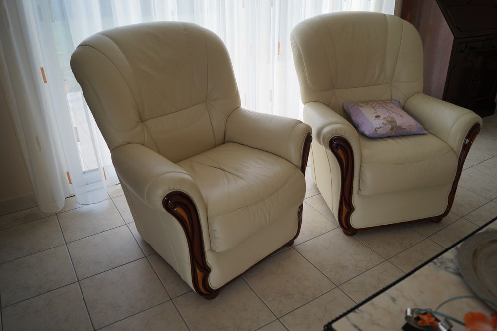 2 fauteuils en cuir Meubles
