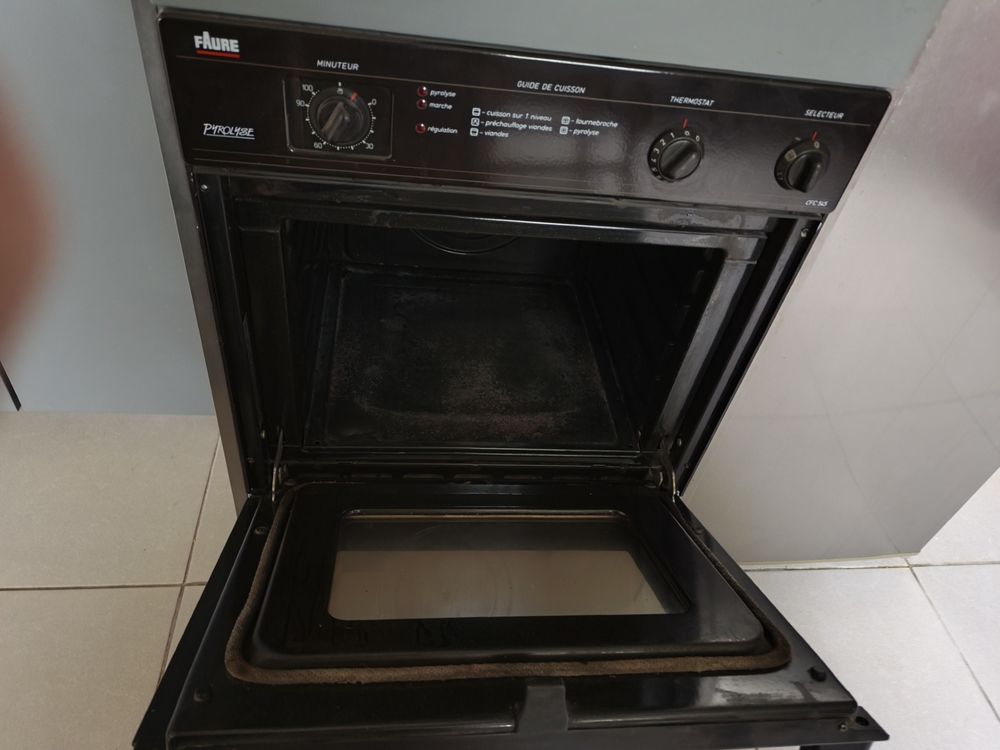 four encastrable FAURE pyrolyse et ventilation en TBE Electroménager