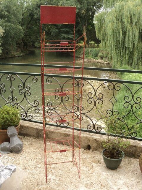 Ancien Grand Pr�sentoir � Magazines Pliant M�tal Rouge. 40 Loches (37)