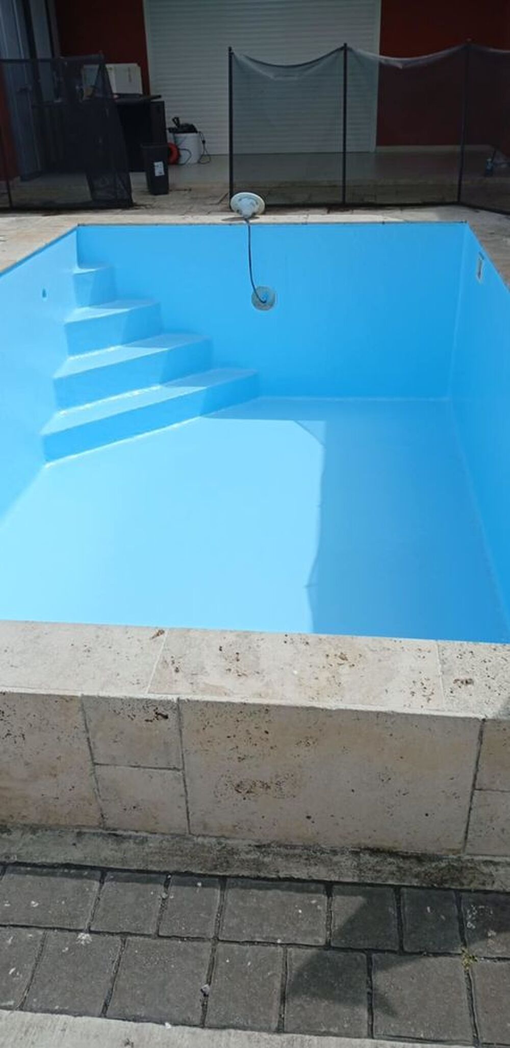 sur la r&eacute;sine polyester d'&eacute;tanch&eacute;it&eacute; pour piscine Jardin