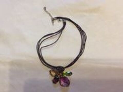 Collier avec pendentif cristal couleur Svarovski 50 La Valette-du-Var (83)