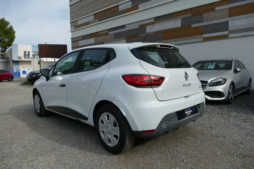 Clio IV CLIO IV SOCIETE DCI 90 ENERGY ECO2 AIR 82G 2015 occasion 13600 La Ciotat