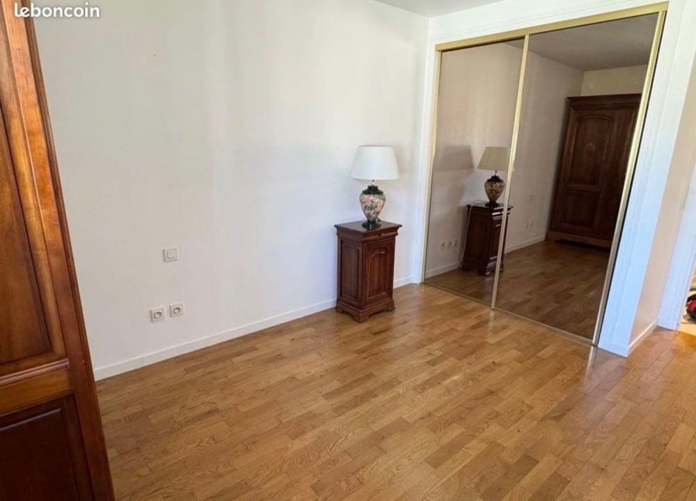 Vente Appartement Rare T5 converti en T4, 115m2 Carrez -136 m2 au sol. Dernier étage Vue Monts d'Or-climatisé-Terrasses-expo Est/Ouest-Cave-Garages-Buanderie-rangements Fontaines-sur-saône