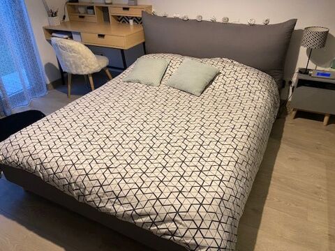 Lit 140x 190 avec sommier et t�te de lit gris 250 G�ovreissiat (01)