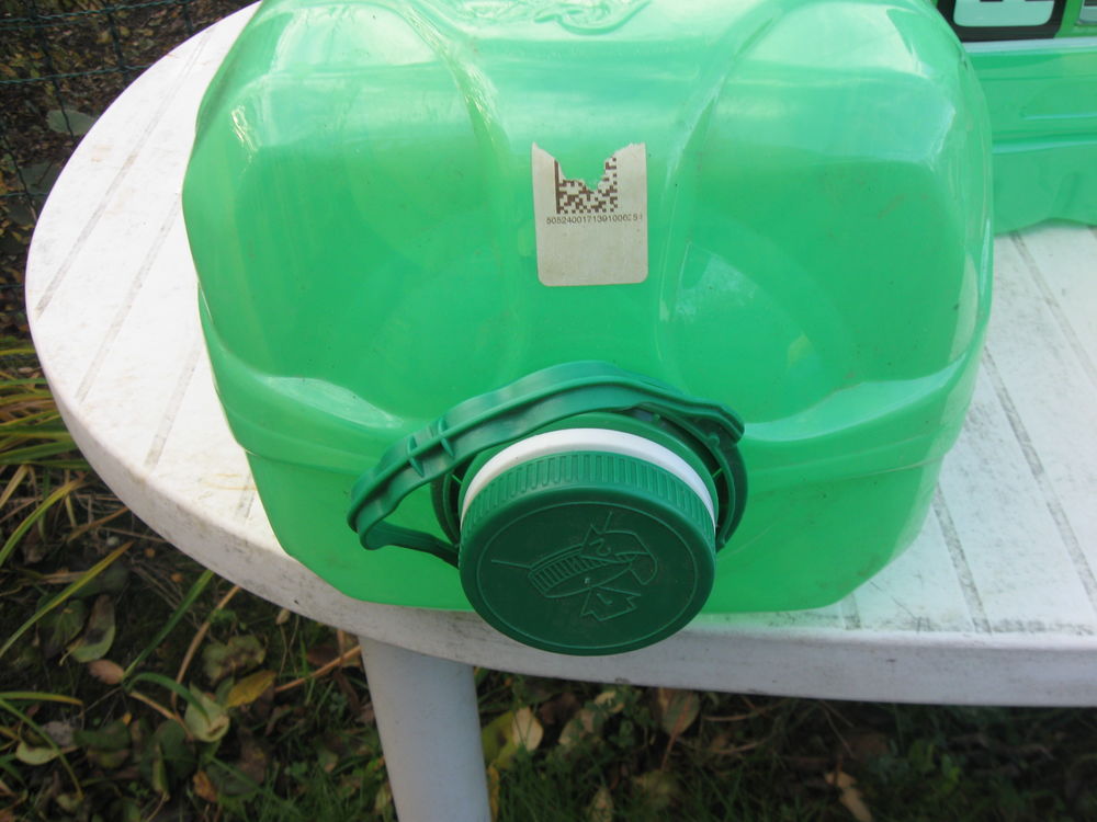 5 bidons plastiques Bricolage