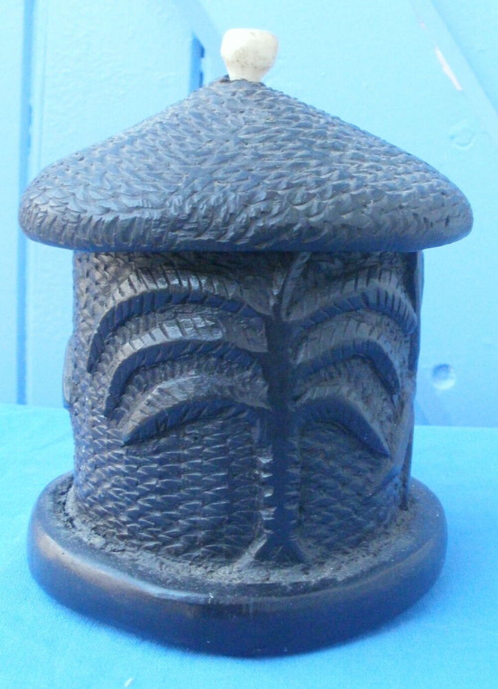 Case d&eacute;corative africaine en bois Décoration