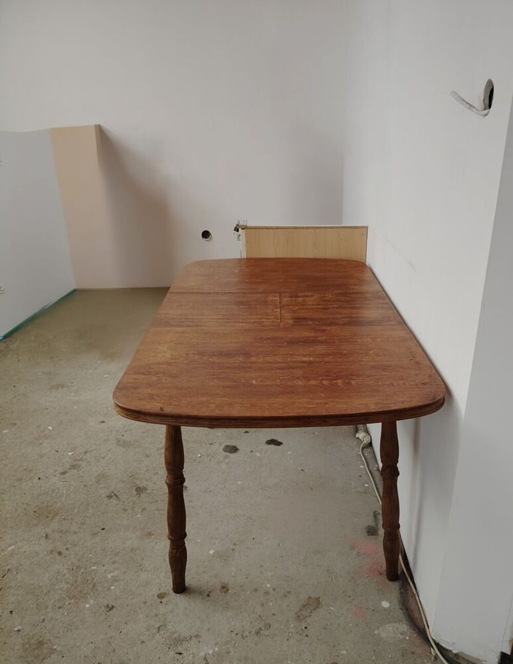 Table en bois ch&ecirc;ne bonne &eacute;tat 40€ a d&eacute;battre Meubles