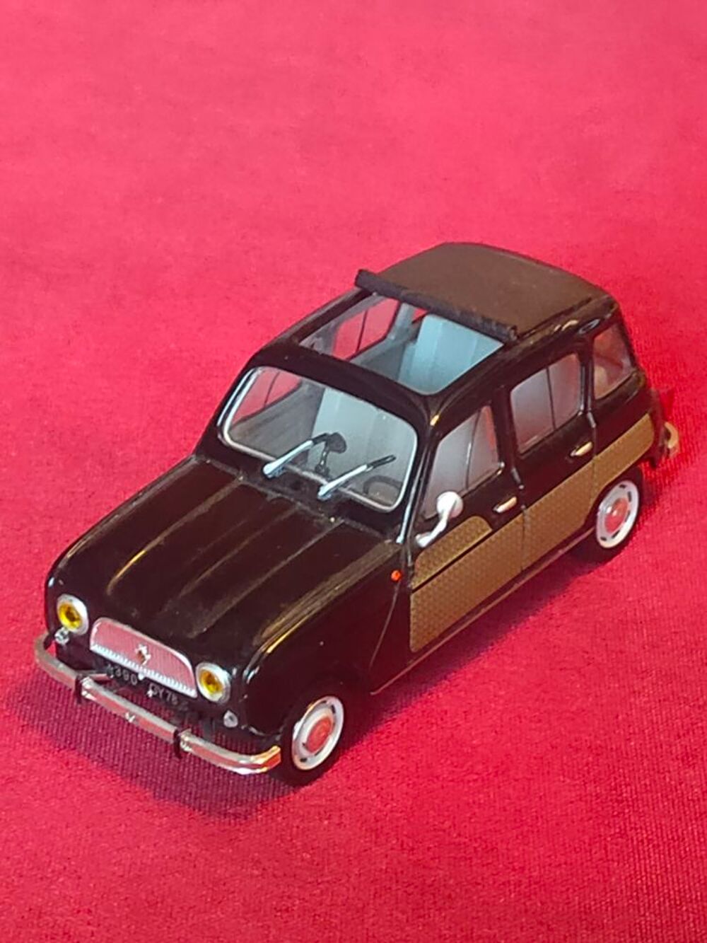 Voiture miniature Renault 4L parisienne 