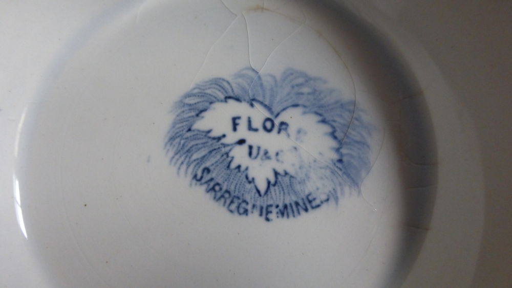 Antique soupi&egrave;re en fa&iuml;ence de Sarreguemines Décoration