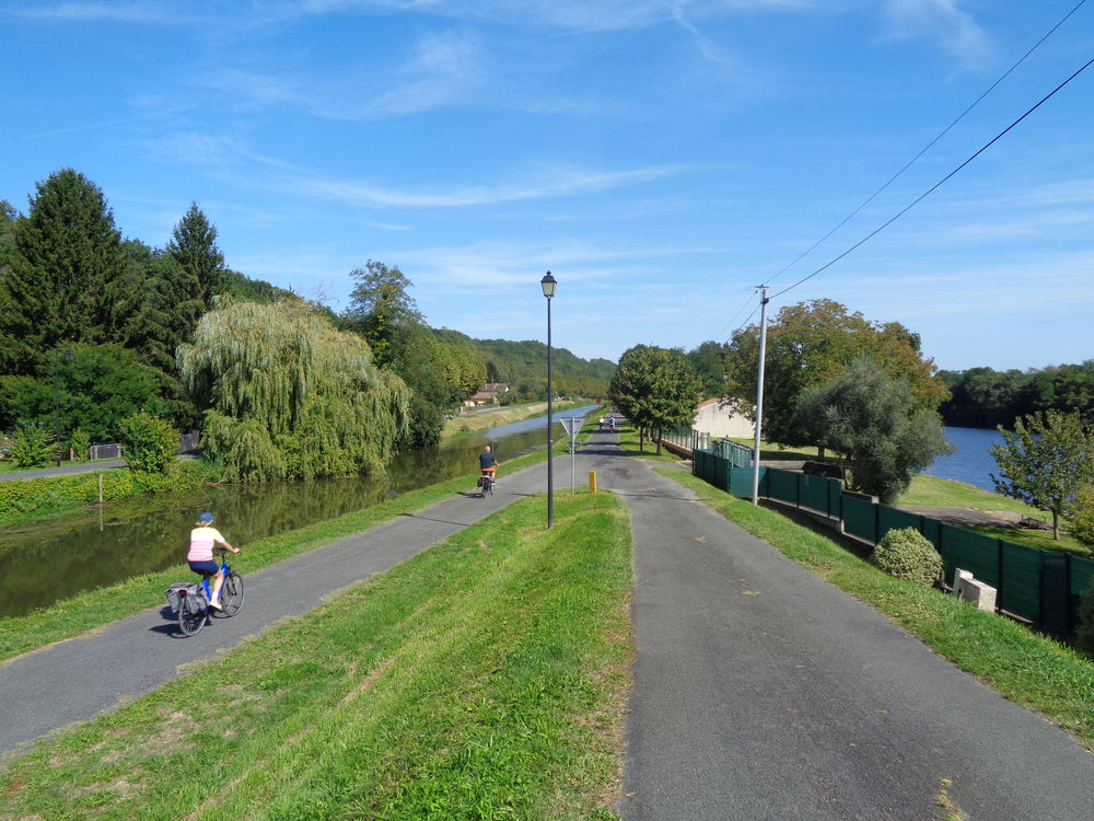   VACNCAES BORD DIRECT RIVIERE ET CANAL-CANOES GRATUITS Picardie, Amiens (80000)