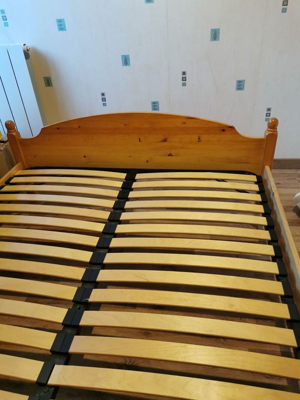 Lit double avec 2 tables de nuits Meubles