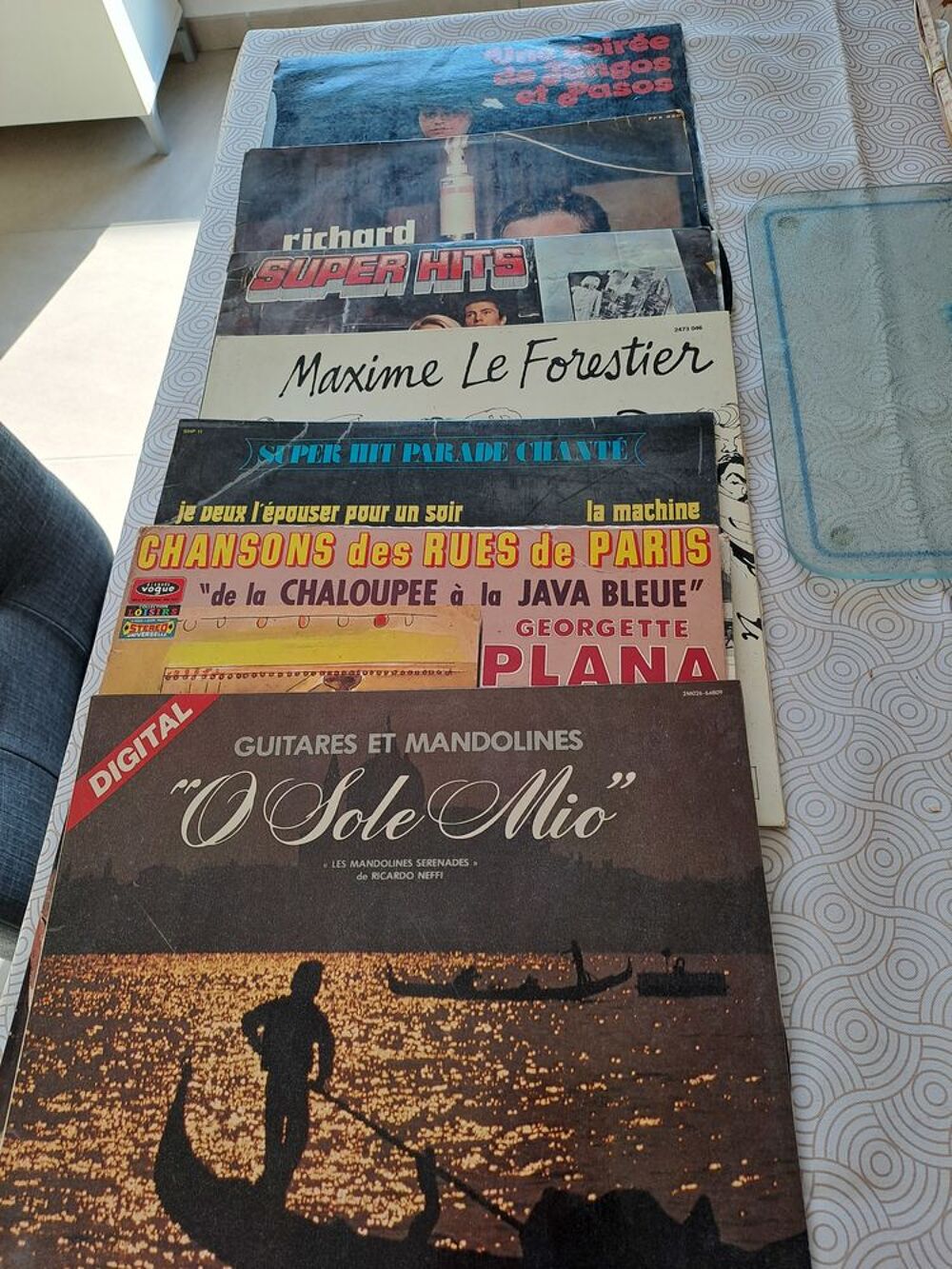 lots d'une centaine de disques des ann&eacute;es 60-70 CD et vinyles