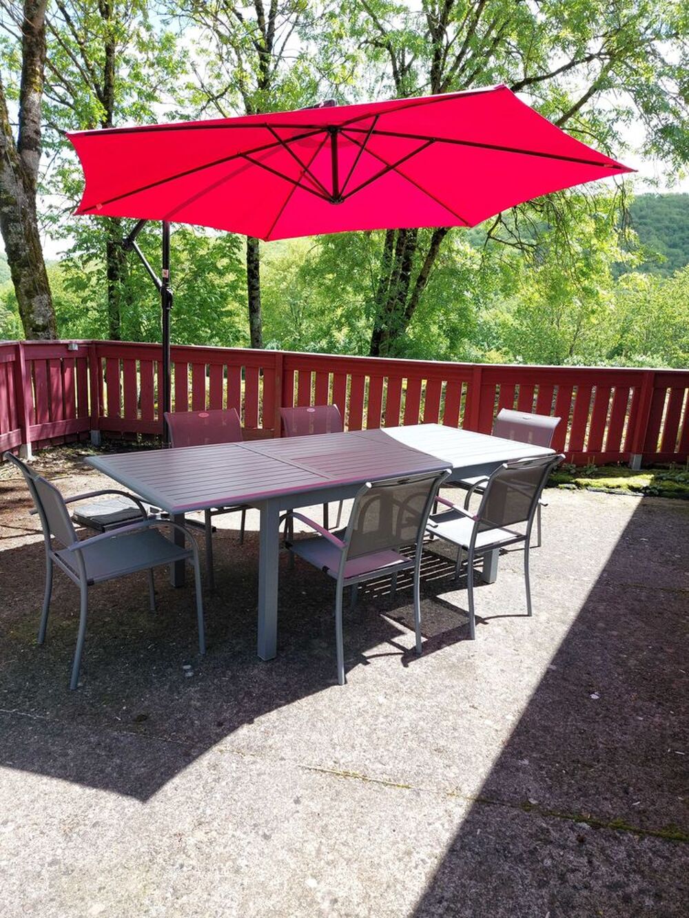 salon de jardin avec parasol Meubles