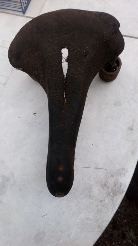 ANCIENNE SELLE DE VELO 0 Battrans (70)