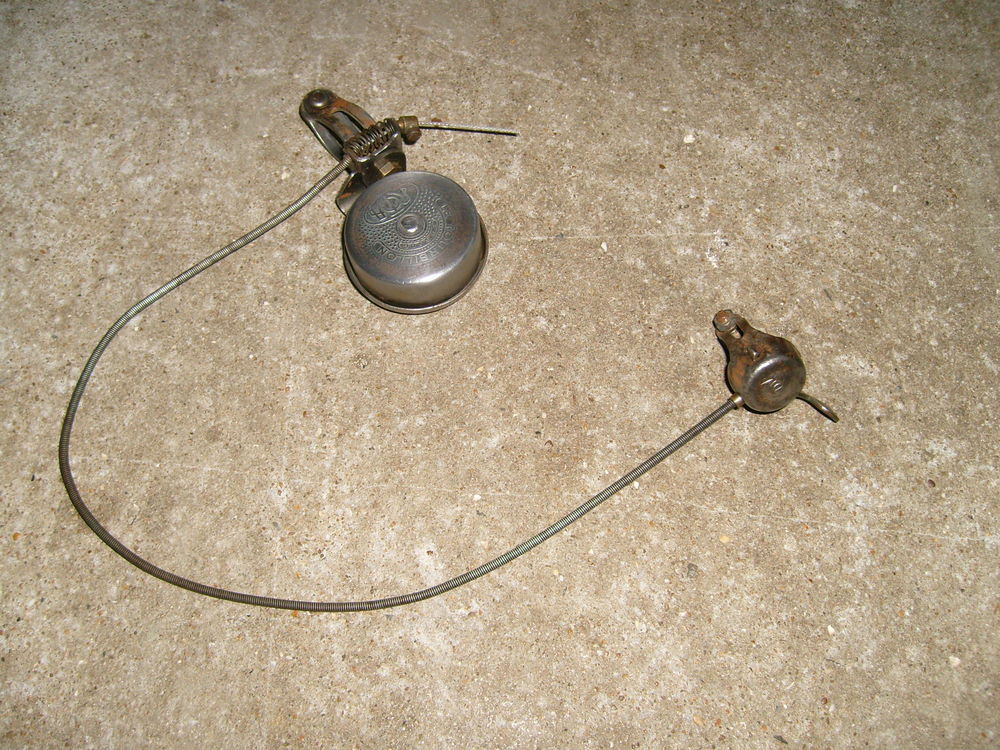 Ancienne Sonnette de v&eacute;lo Le Tourbillon Vélos