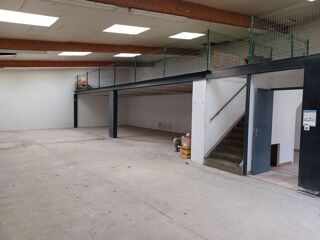  Parking / Garage � louer 400 m� La rochefoucauld