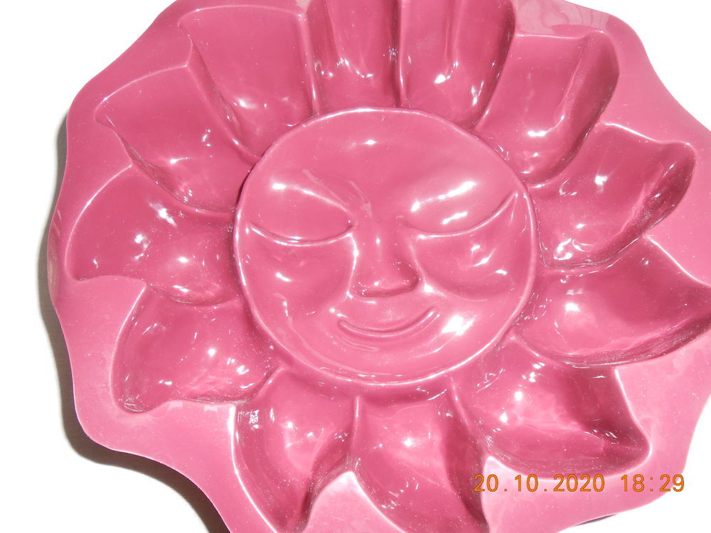 6 moules &agrave; g&acirc;teaux neufs 5 en silicone et 1 en fer
Cuisine