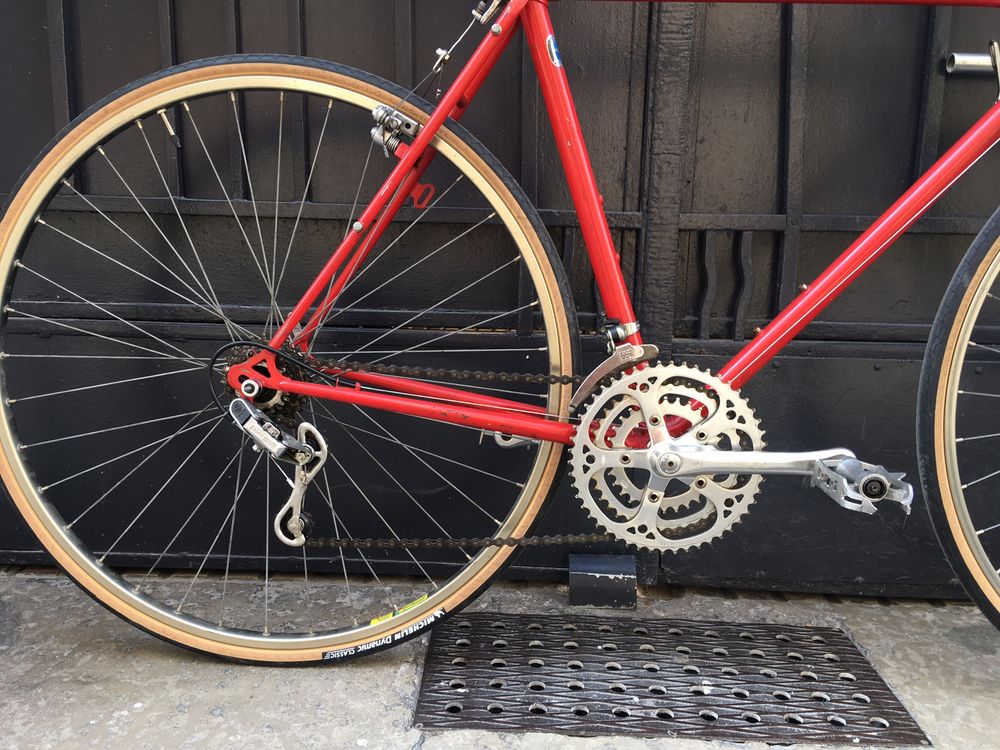 V&eacute;lo de course rouge
Téléphones et tablettes