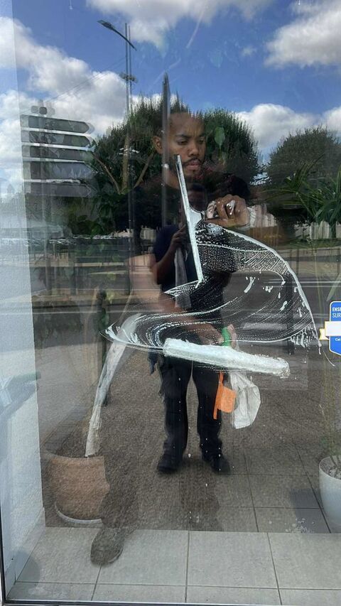 Nettoyage de vitre et remise en état maison/appartement 0 33700 Mrignac