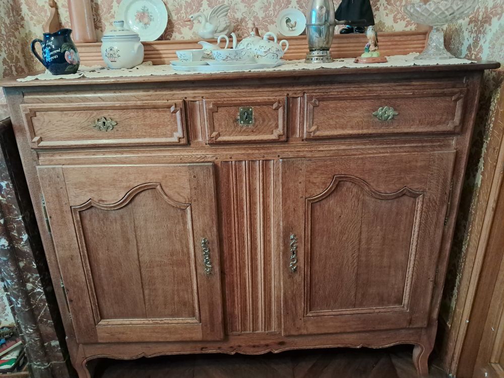 Deux dr&egrave;ches anciennes Meubles