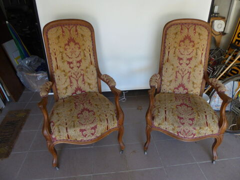 2 fauteuils  Voltaire a rnover cot assise;
0 Beaune (21)