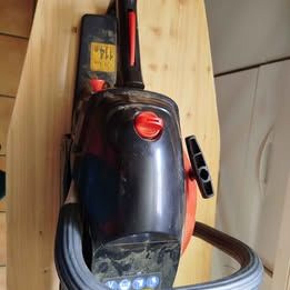 une tron&ccedil;onneuse thermique Bricolage