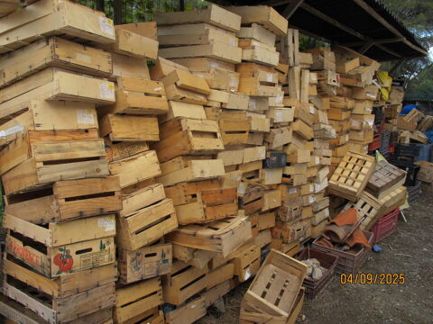 300 caisses � fruits 0.6 Lambesc (13)