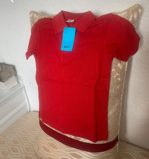 Polo Rouge - Marque grace
collection / taille 6 ans 116 cm / Nimes (30)