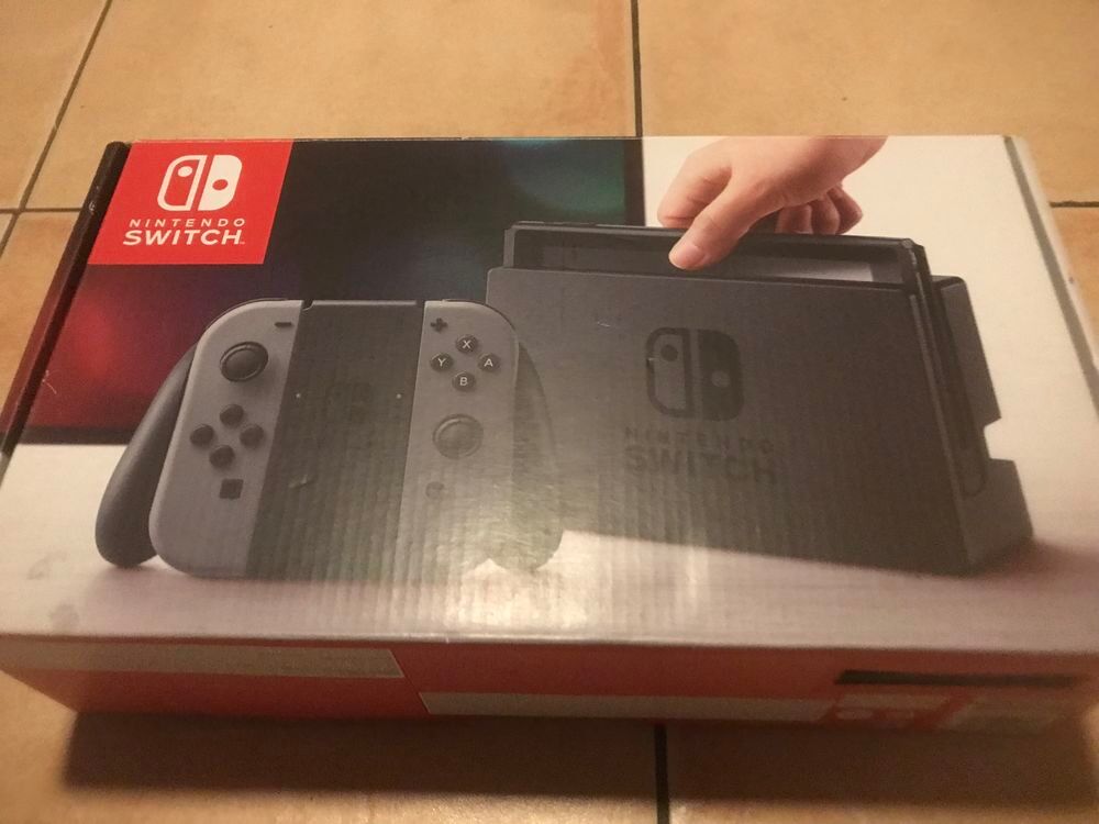 switch v1 sous atmosph&egrave;re avec jeux Consoles et jeux vidéos