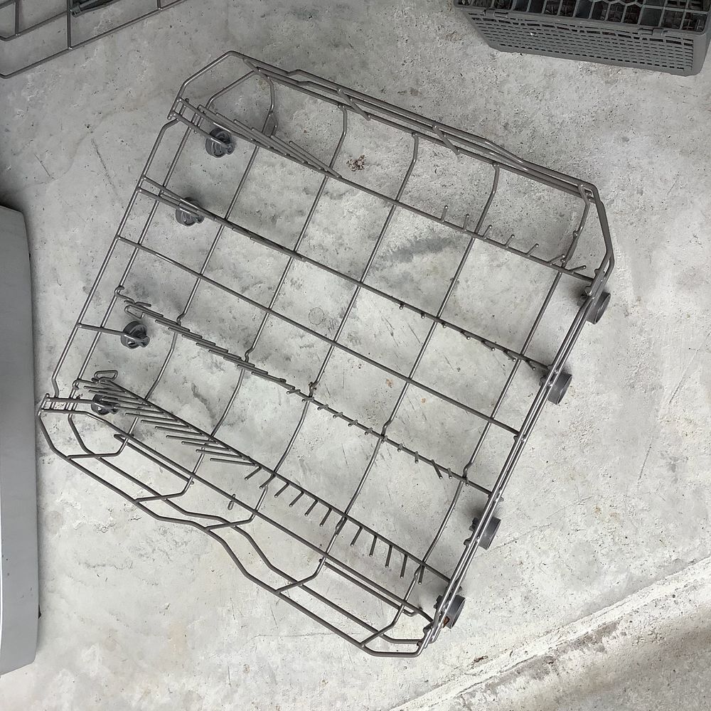 Panier sup&eacute;rieur lave vaisselle avec pi&egrave;ces inclus ( h&eacute;lice Electroménager