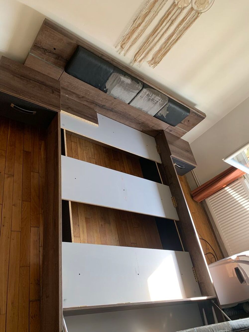 Lit Coffre table de chevet Sommier et Matelas Meubles