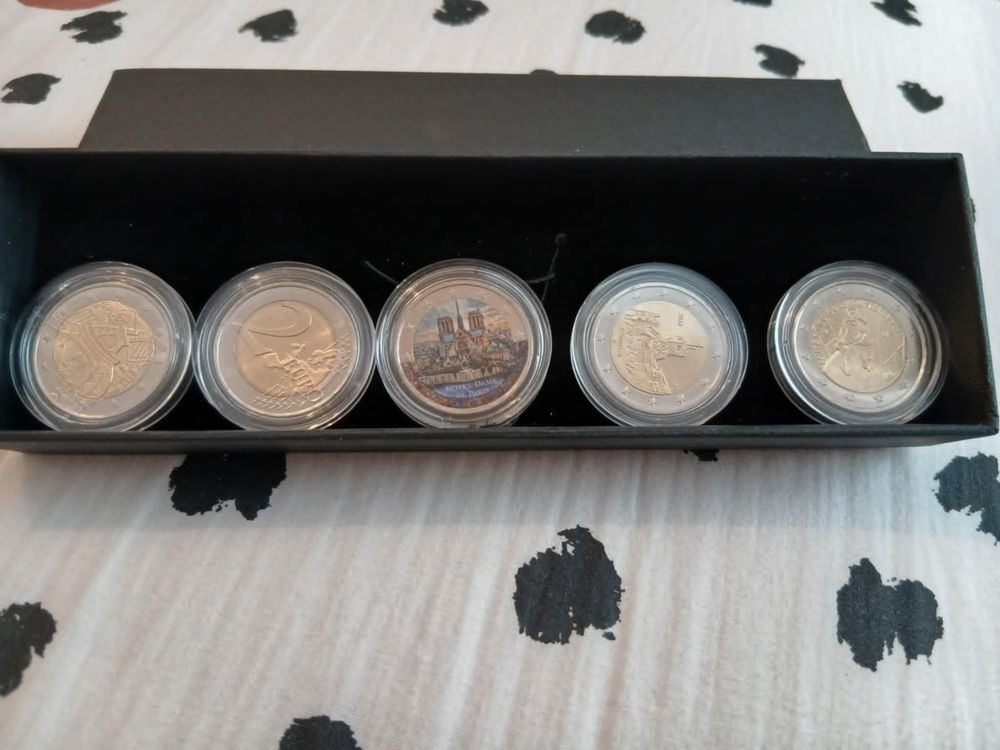  Lot de cinq pi&egrave;ces de collection de 2  N&deg; 1396 