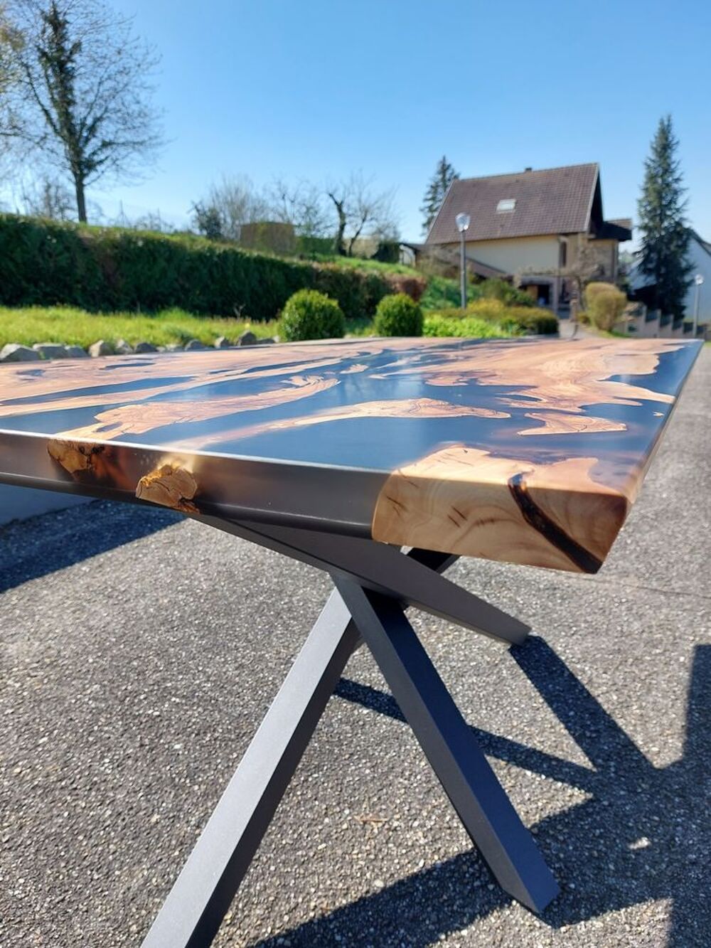 Table neuve sur mesure en bois noble et r&eacute;sine &eacute;poxy Meubles