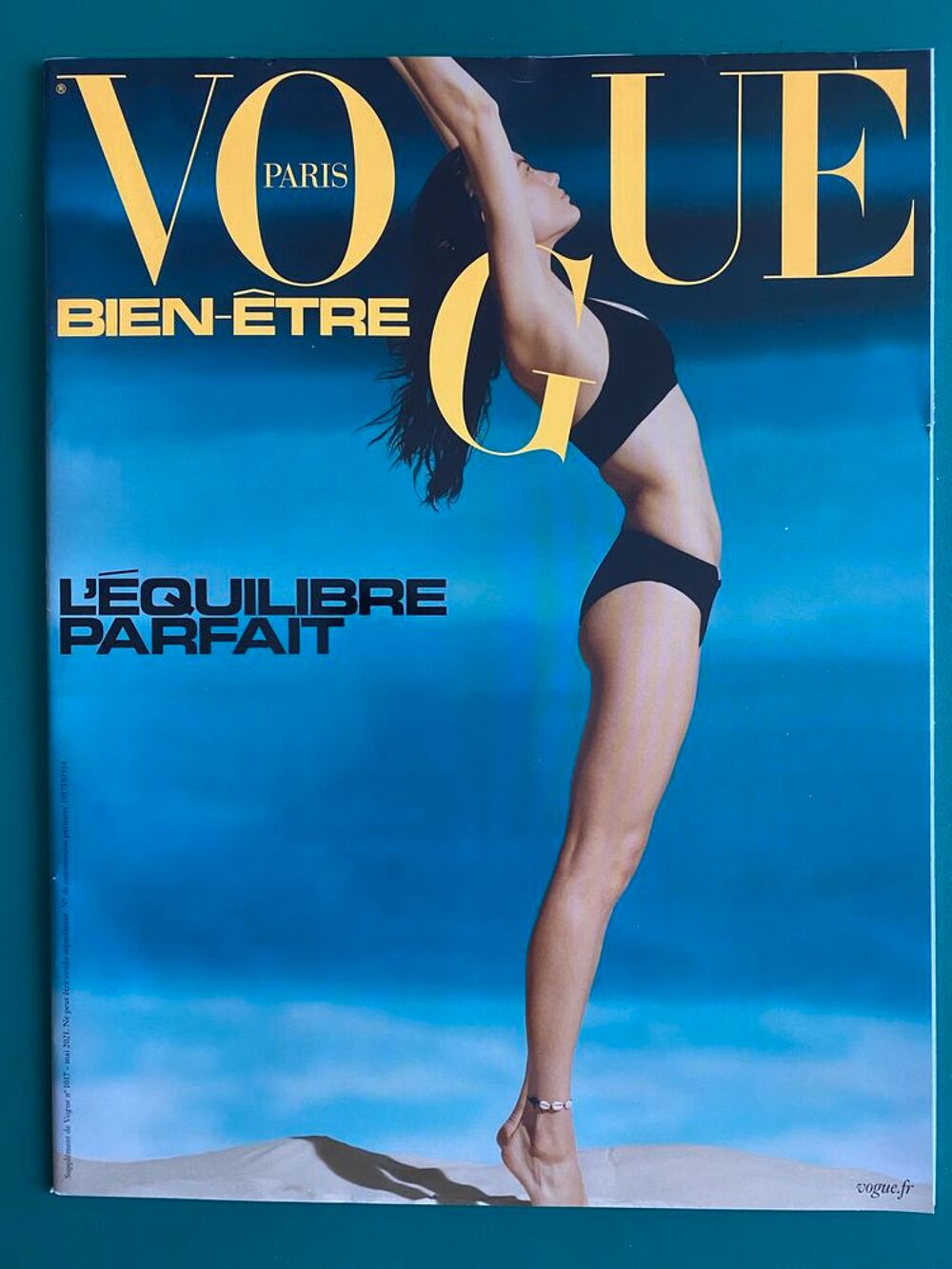 VOGUE n&deg;1017S mai 2021 Sp&eacute;cial Bien-&ecirc;tre: trouver l'&eacute;quilibr Livres et BD