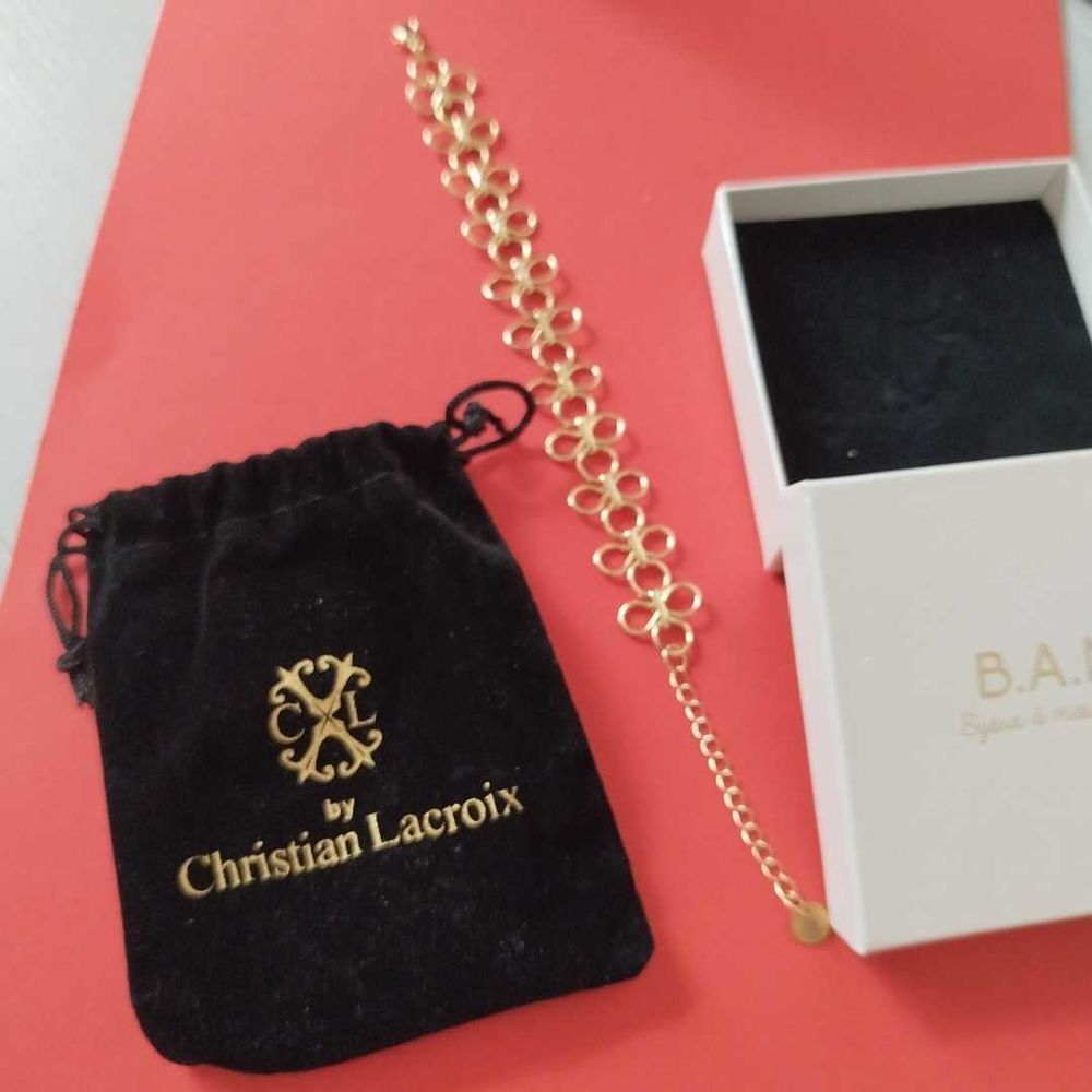 tr&egrave;s beau bracelet finition dor&eacute; femme Christian Lacroix Bijoux et montres