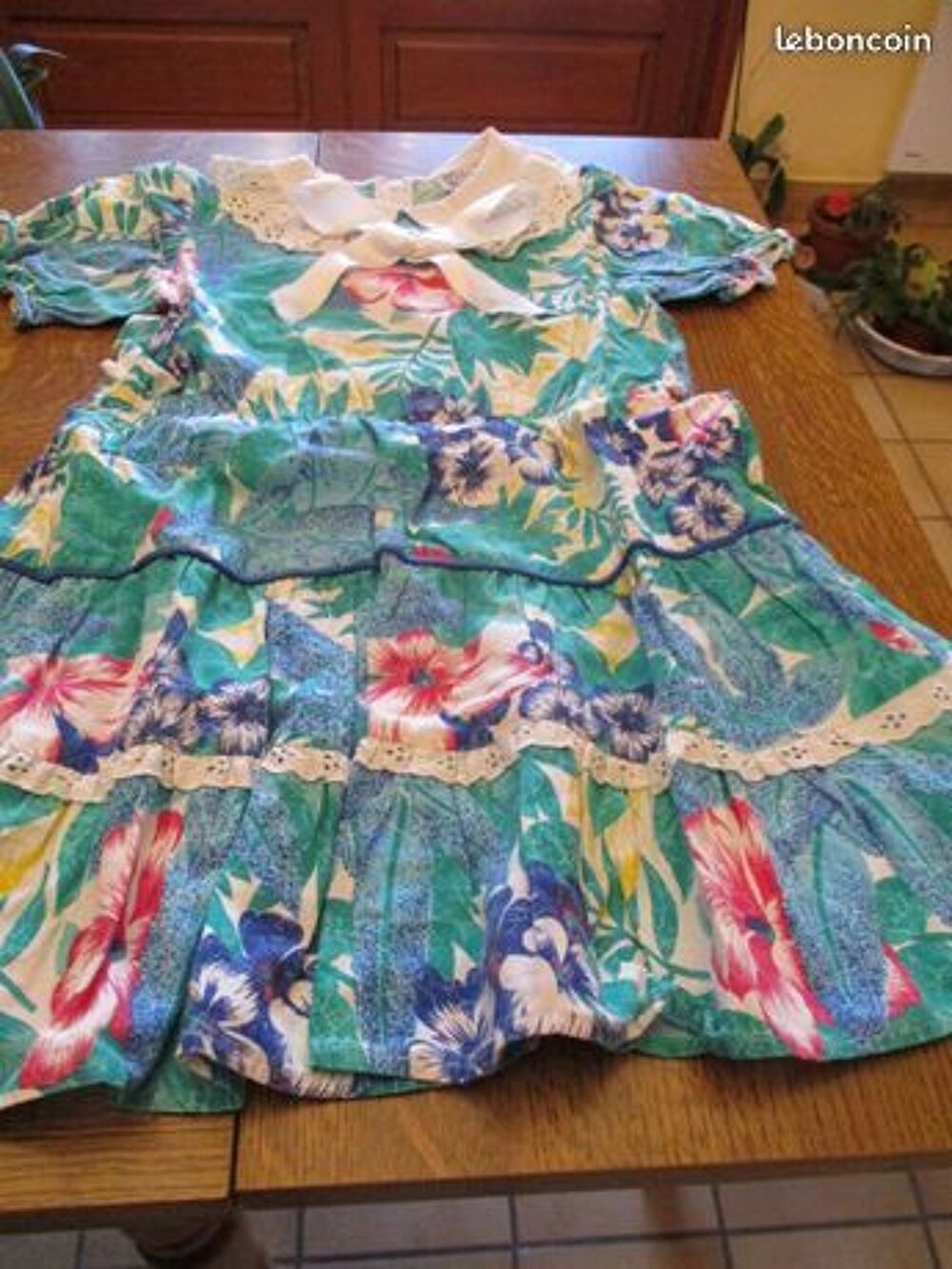 Robe fleurie avec noeud Vêtements enfants