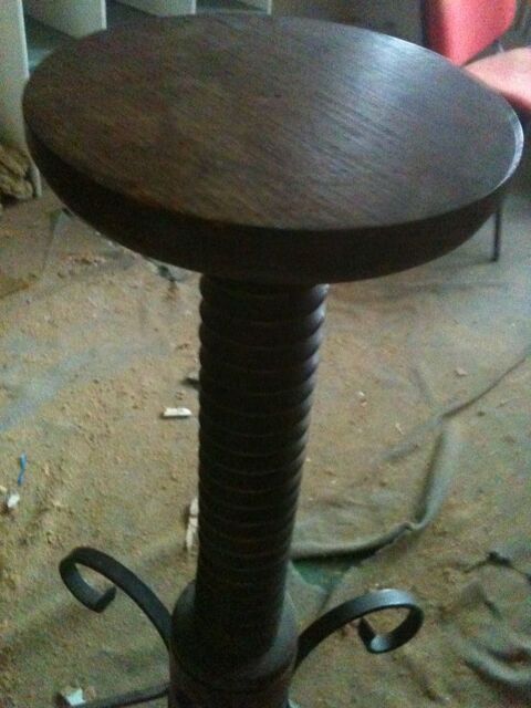 Sellette vis � pressoir bois et fer forg�, gu�ridon 190 Rouen (76)