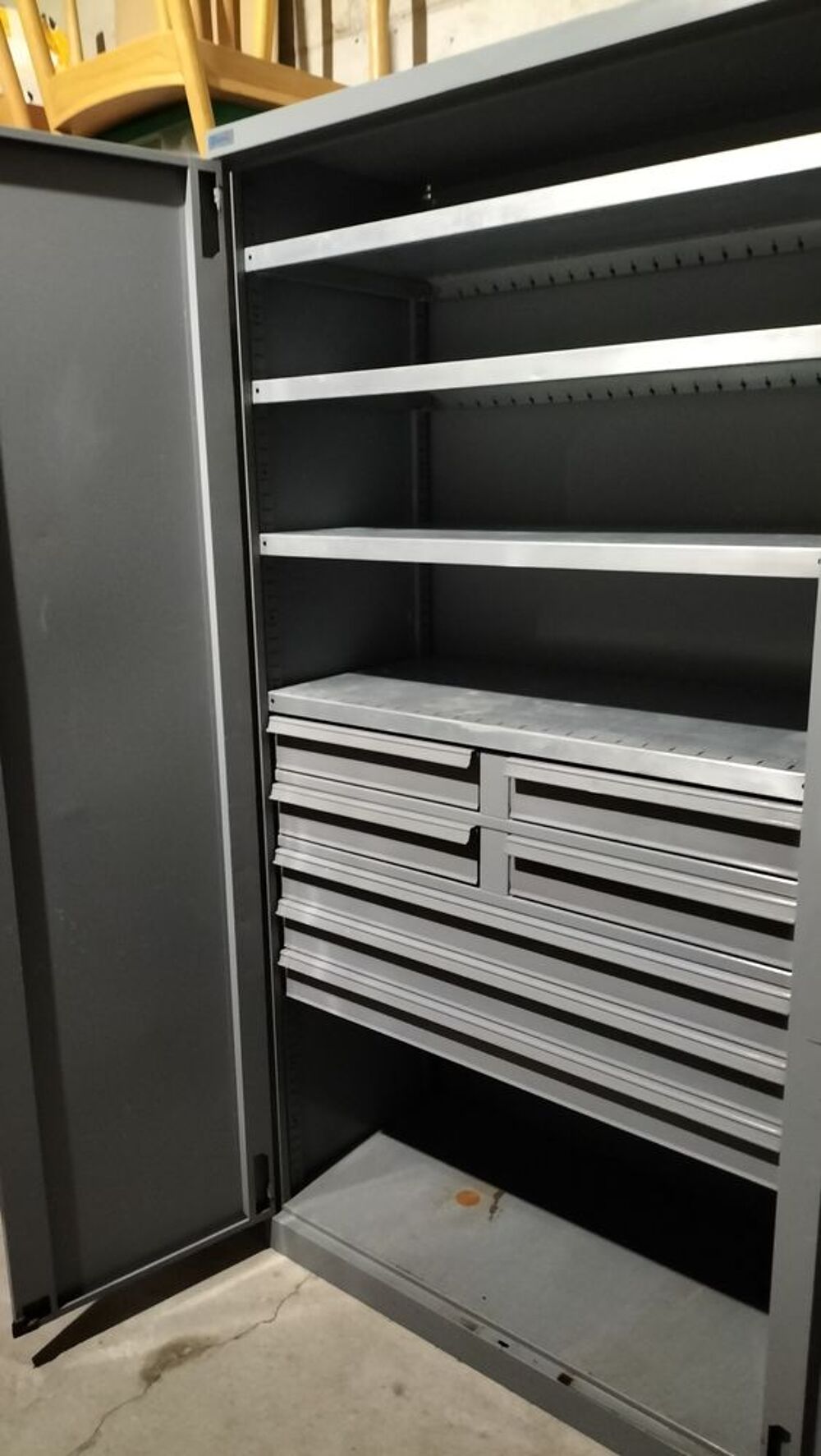 Armoire d'atelier en tr&egrave;s bon &eacute;tat Bricolage