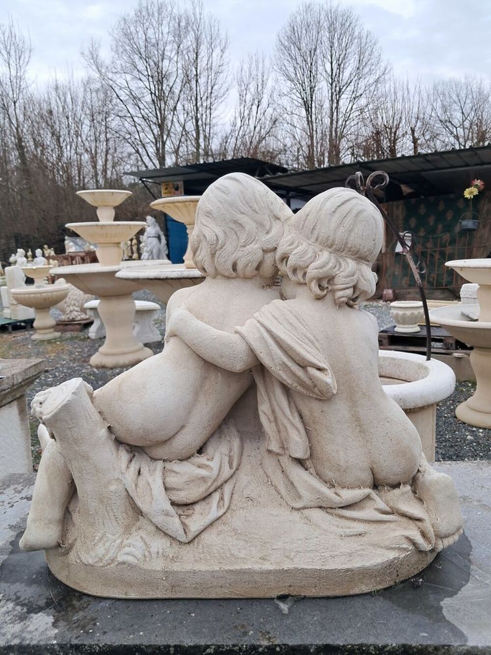 Statue deux anges &agrave; la cruche, en pierre reconstitu&eacute;e avec sortie d'eau Décoration