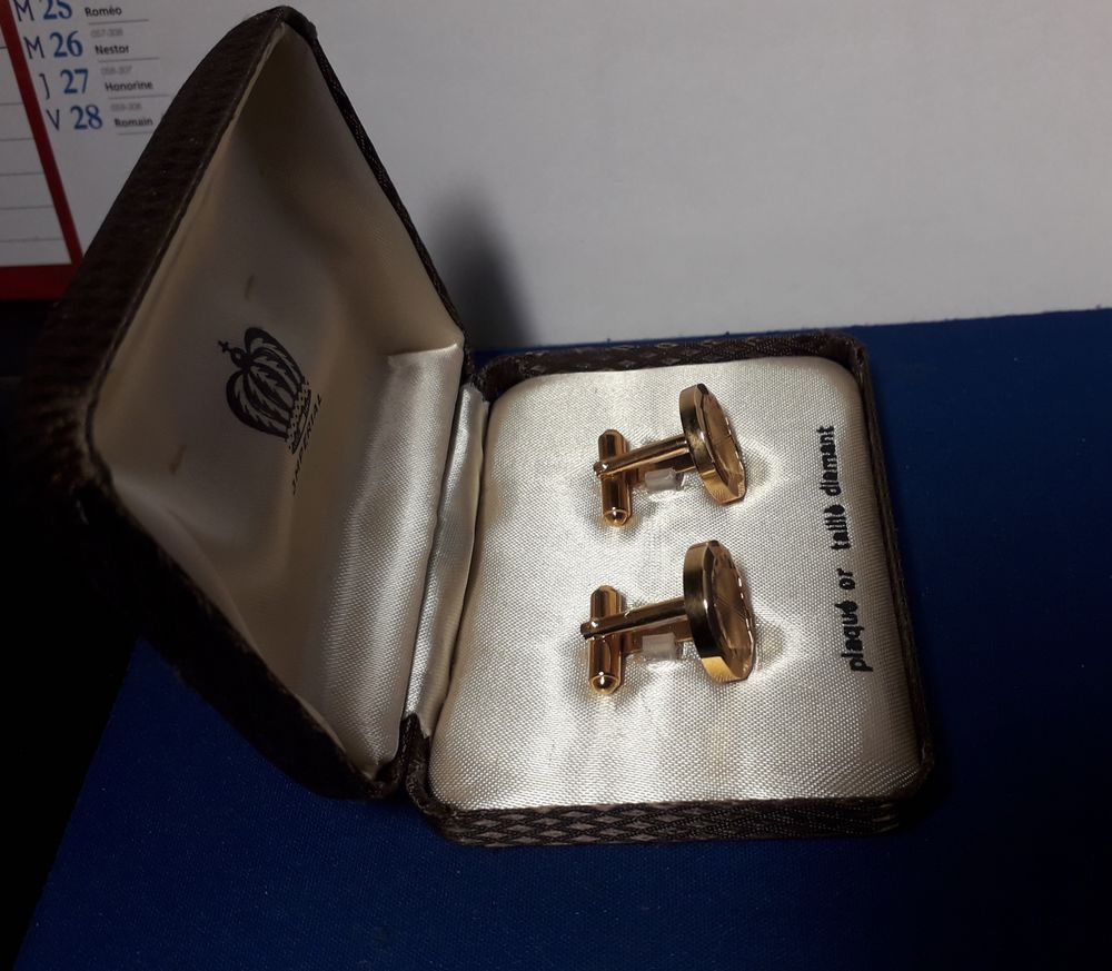 Coffret de boutons de manchette Imp&eacute;rial en plaqu&eacute; or Bijoux et montres