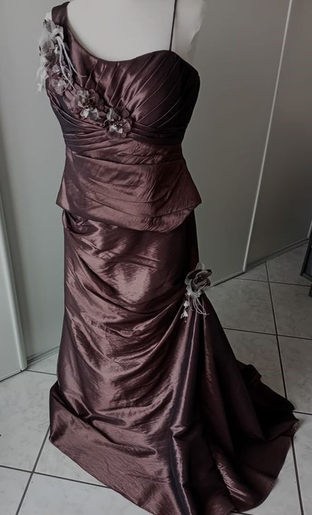 Jupe longue, bustier et capeline c&eacute;r&eacute;monie Vêtements