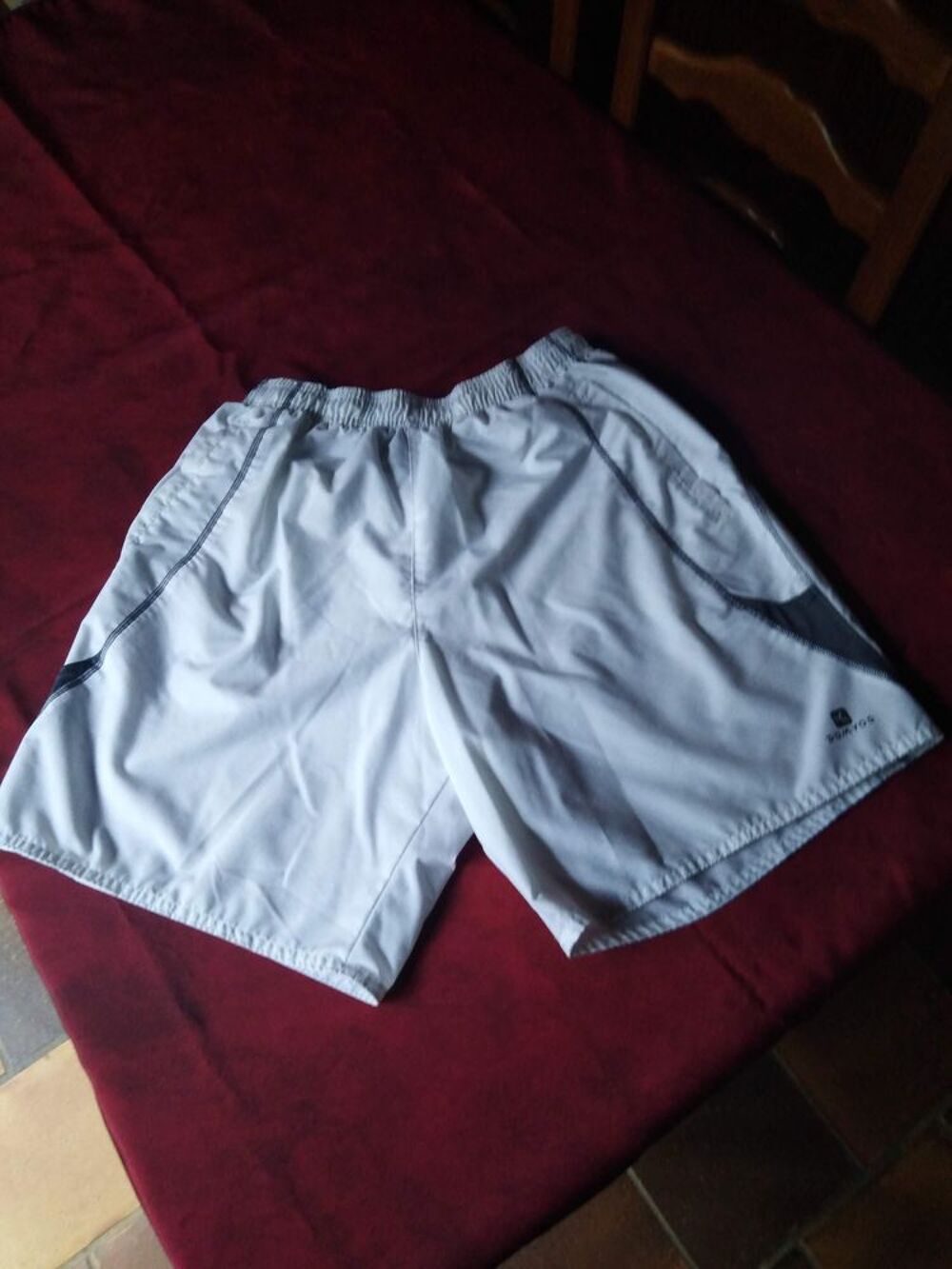 Short blanc Domyos taille L neuf jamais port&eacute; Vêtements